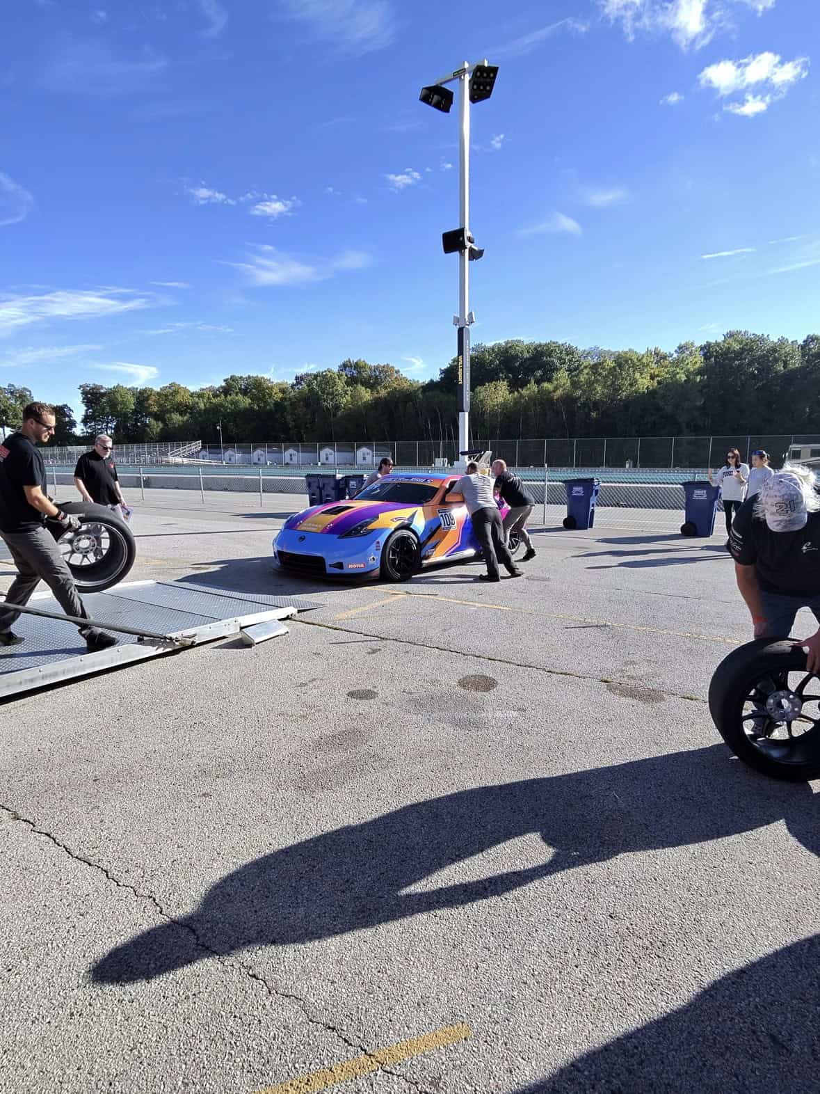 Marshall Mast, Rob Scholl and Todd unloading the #109 370Z at Road America