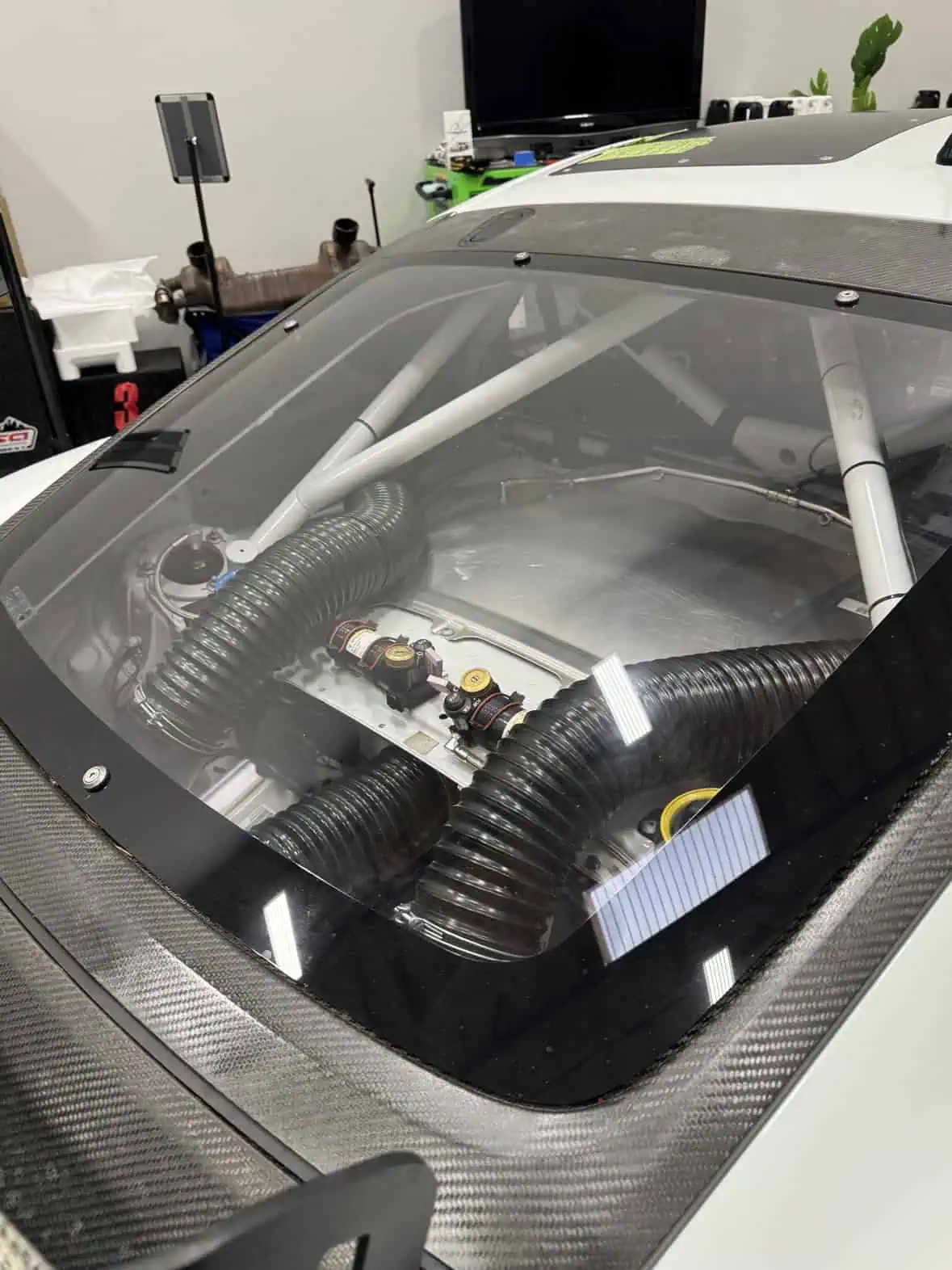 GT4 Clubsport MR engine cover detail